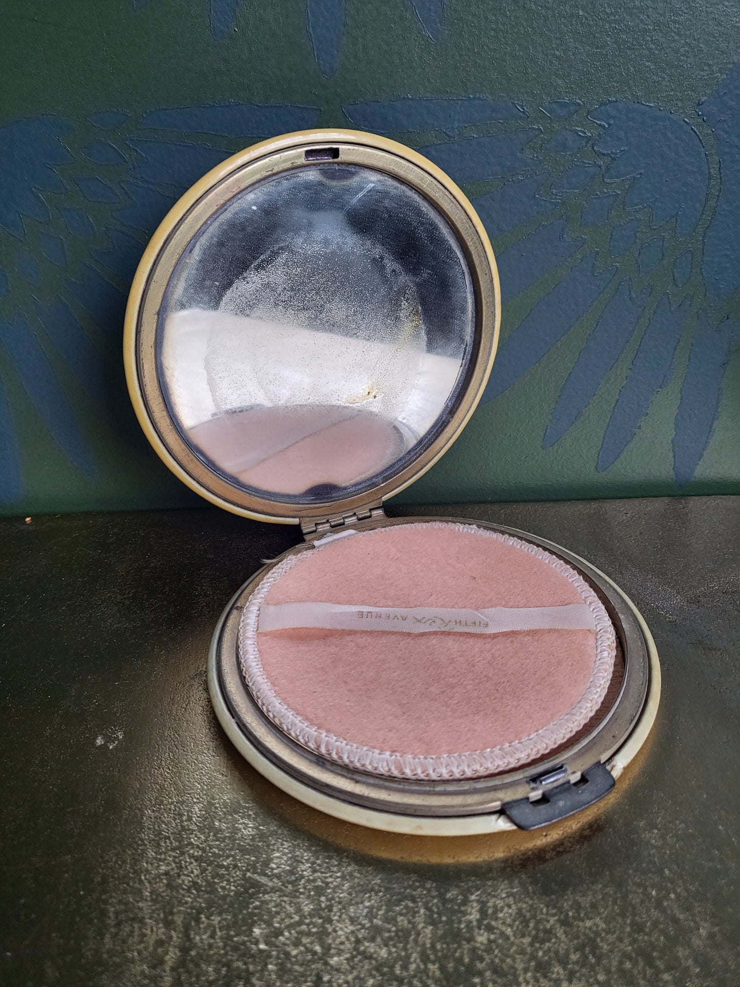 SOLD - Vintage Rex Fifth Avenue Large Face Powder Compact - Daisy