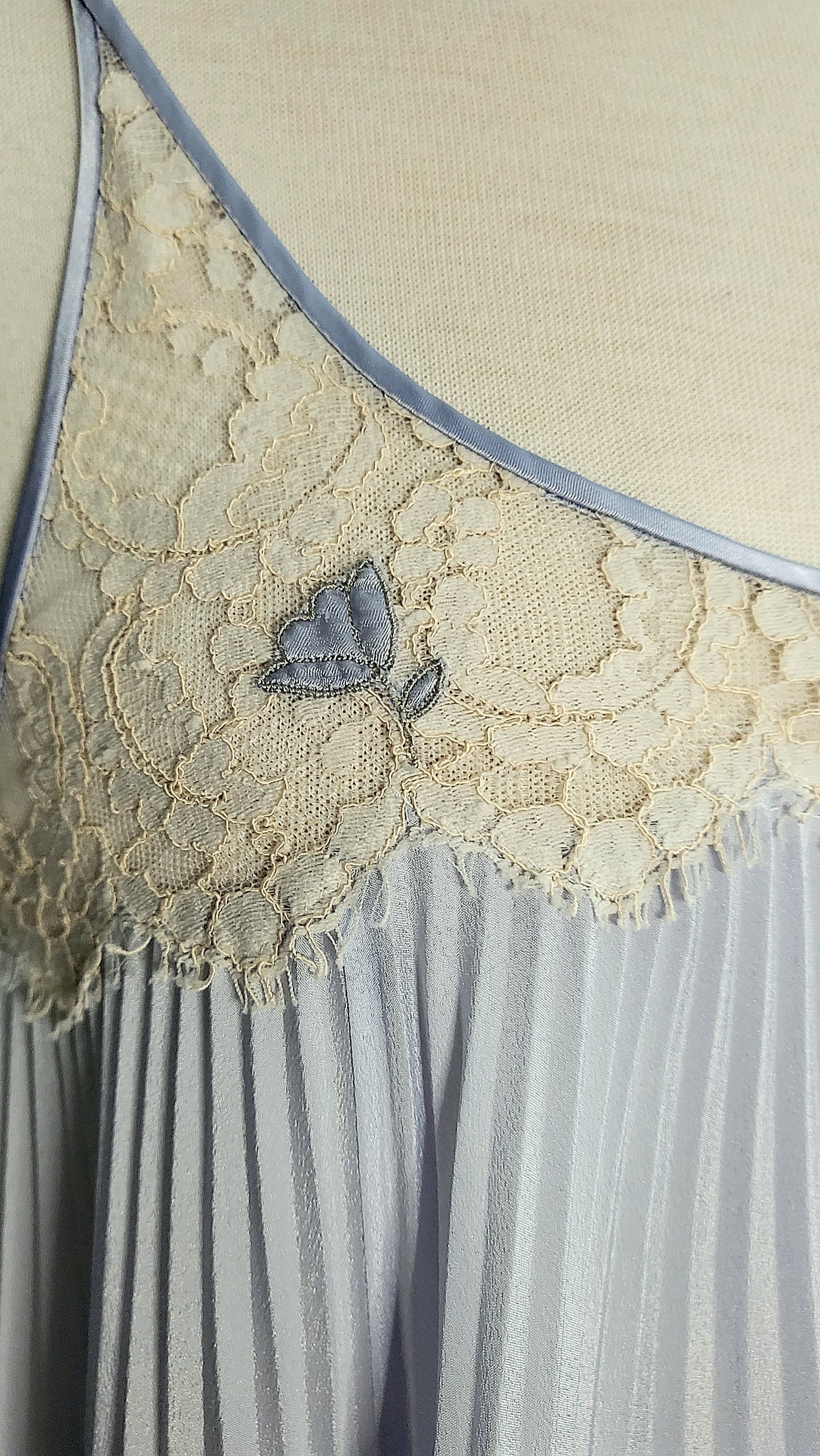 SOLD - Vintage 1960's-1970's Lavender Peignoir Set