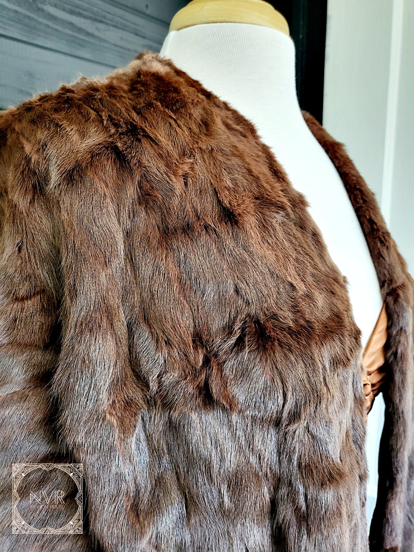 SOLD - Vintage 1950's Mink Fur Capelet/Stole-Chocolate Brown
