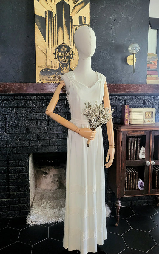 STYLE 1009 - Vintage 1970's Vicky Vaughn Ivory Column Wedding Dress