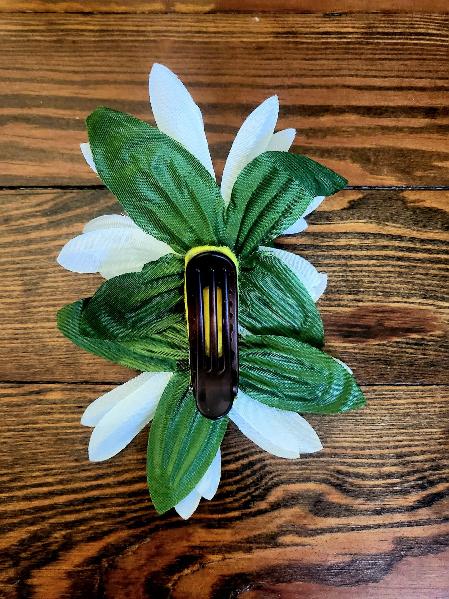 HAT70 - White Daisy Hair Clip