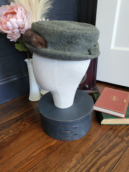 HAT39 - Vintage 1940's Wool Porkpie Hat with Mink Foot Adornment