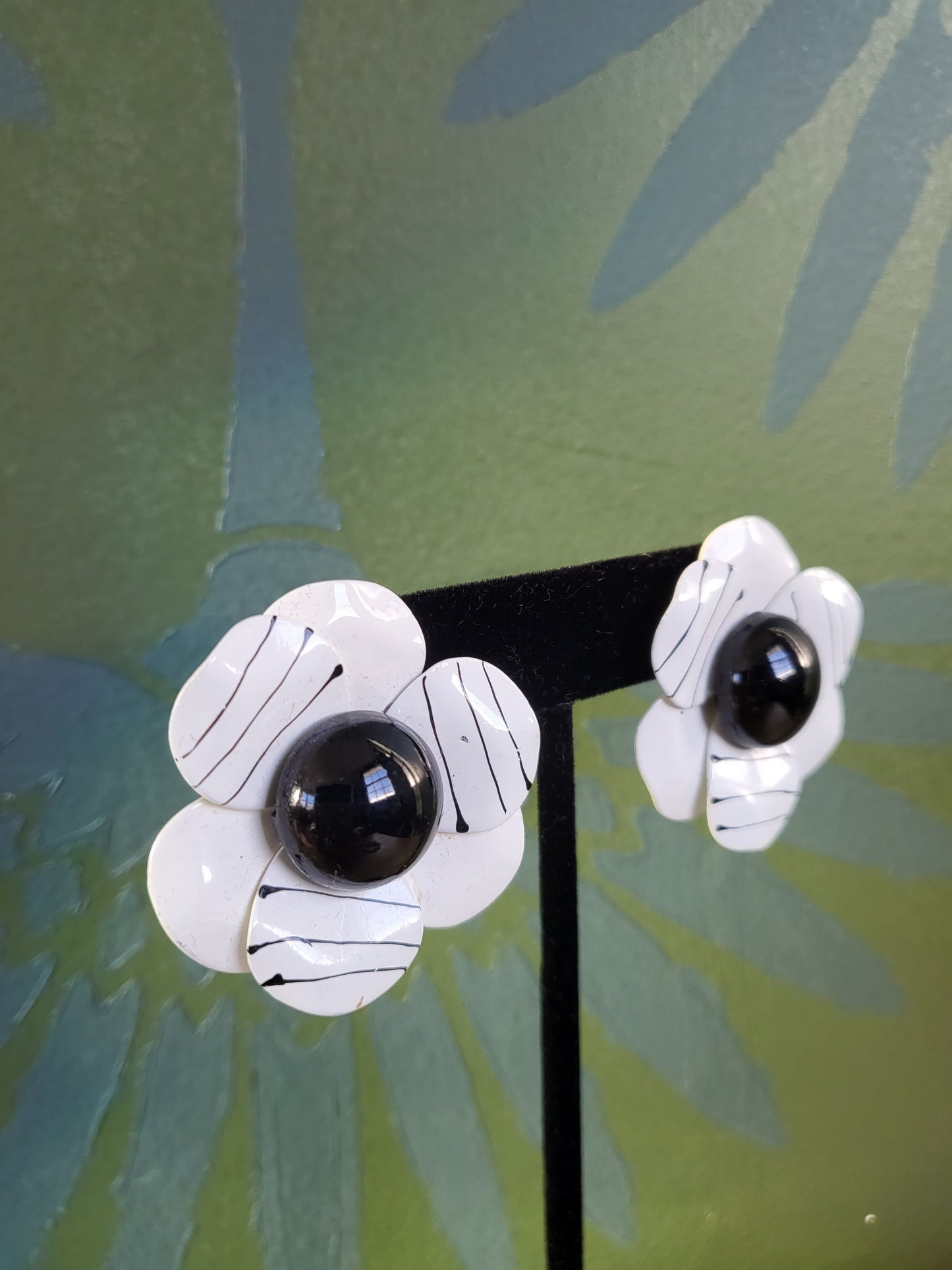 SOLD - Vintage White and Black Abstract Flower Earrings and Bracelet Set