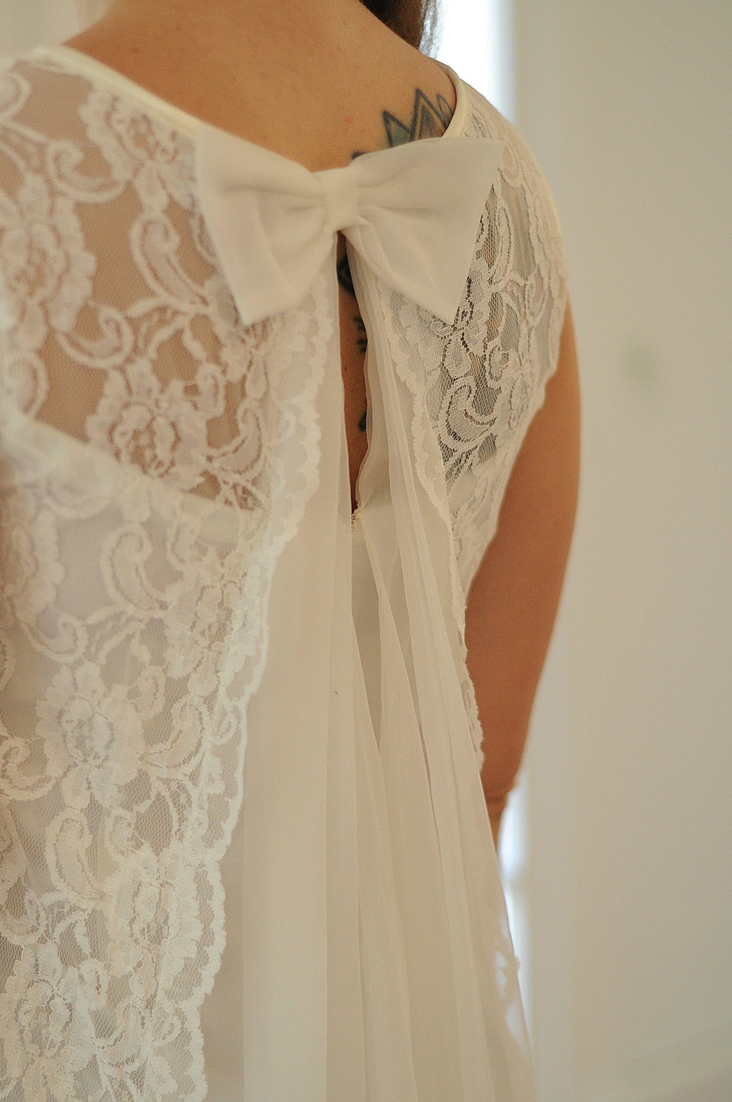 SOLD - Vintage 1960's "Anne Fogarty" Daisy Trim White Linen Shift Dress