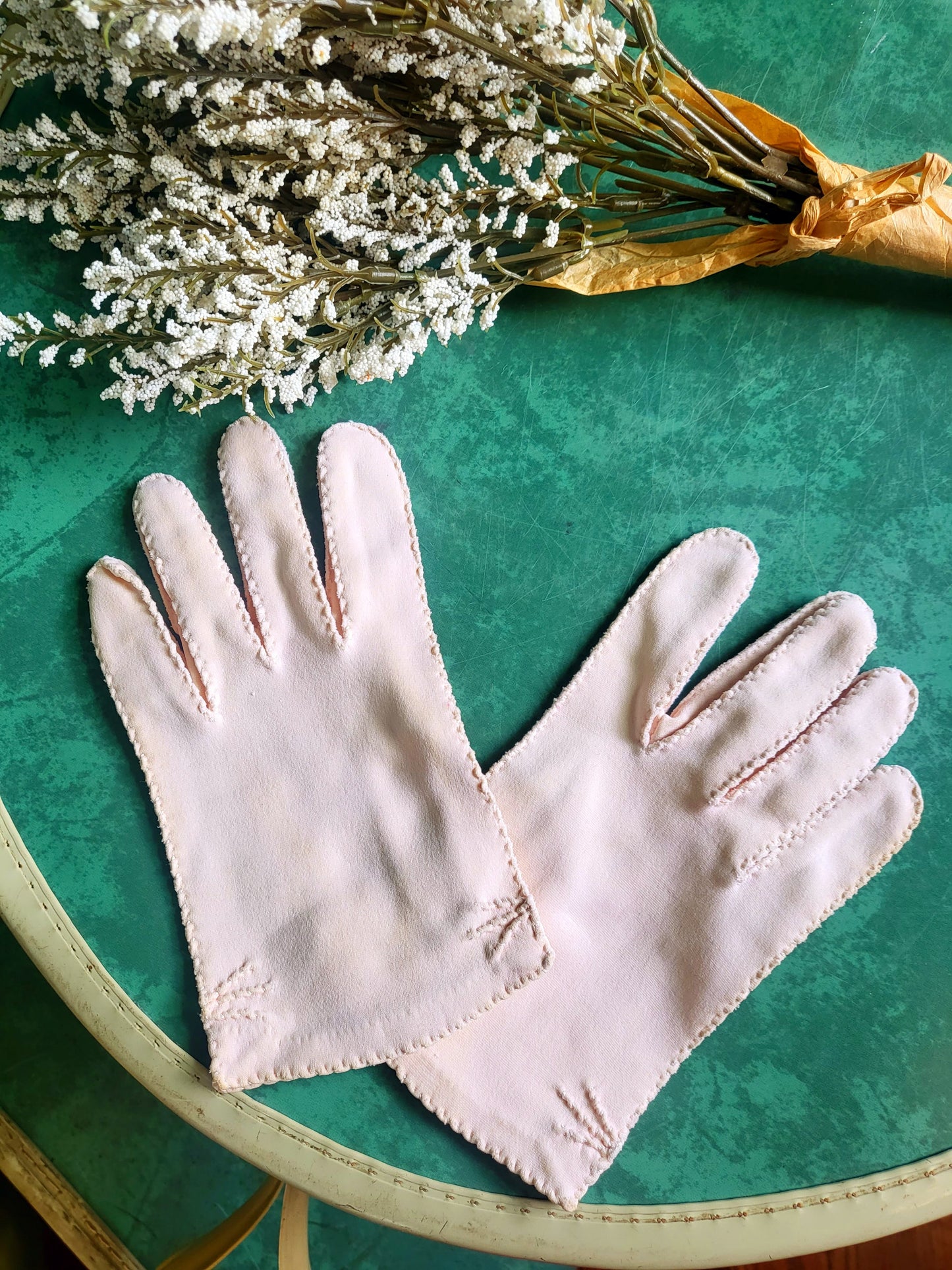 SOLD - Vintage 1950's-1960's Pale Peach Gloves