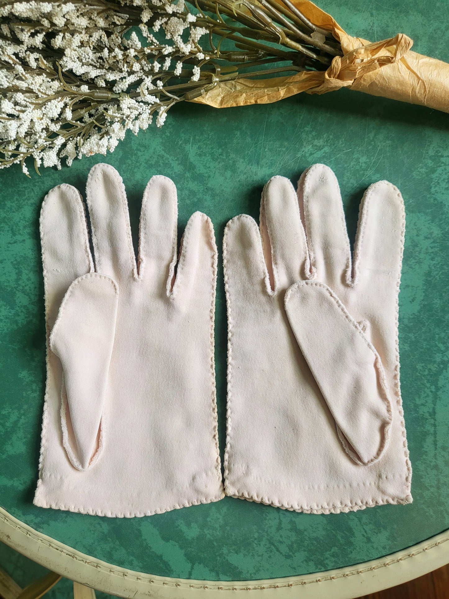 SOLD - Vintage 1950's-1960's Pale Peach Gloves