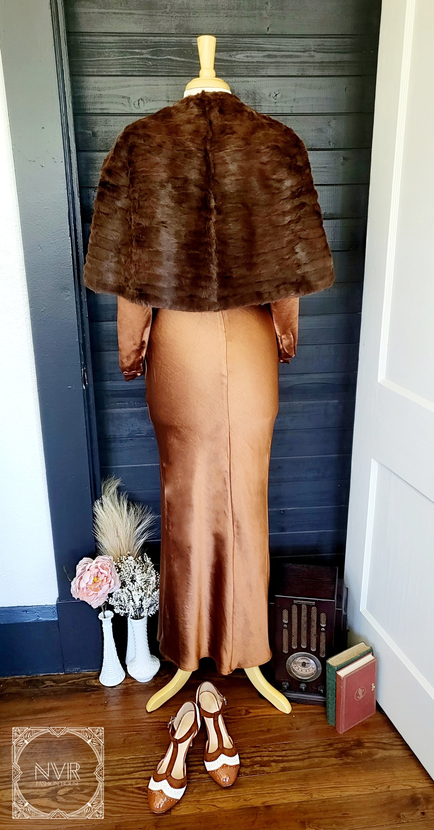 SOLD - Vintage 1950's Mink Fur Capelet/Stole-Chocolate Brown