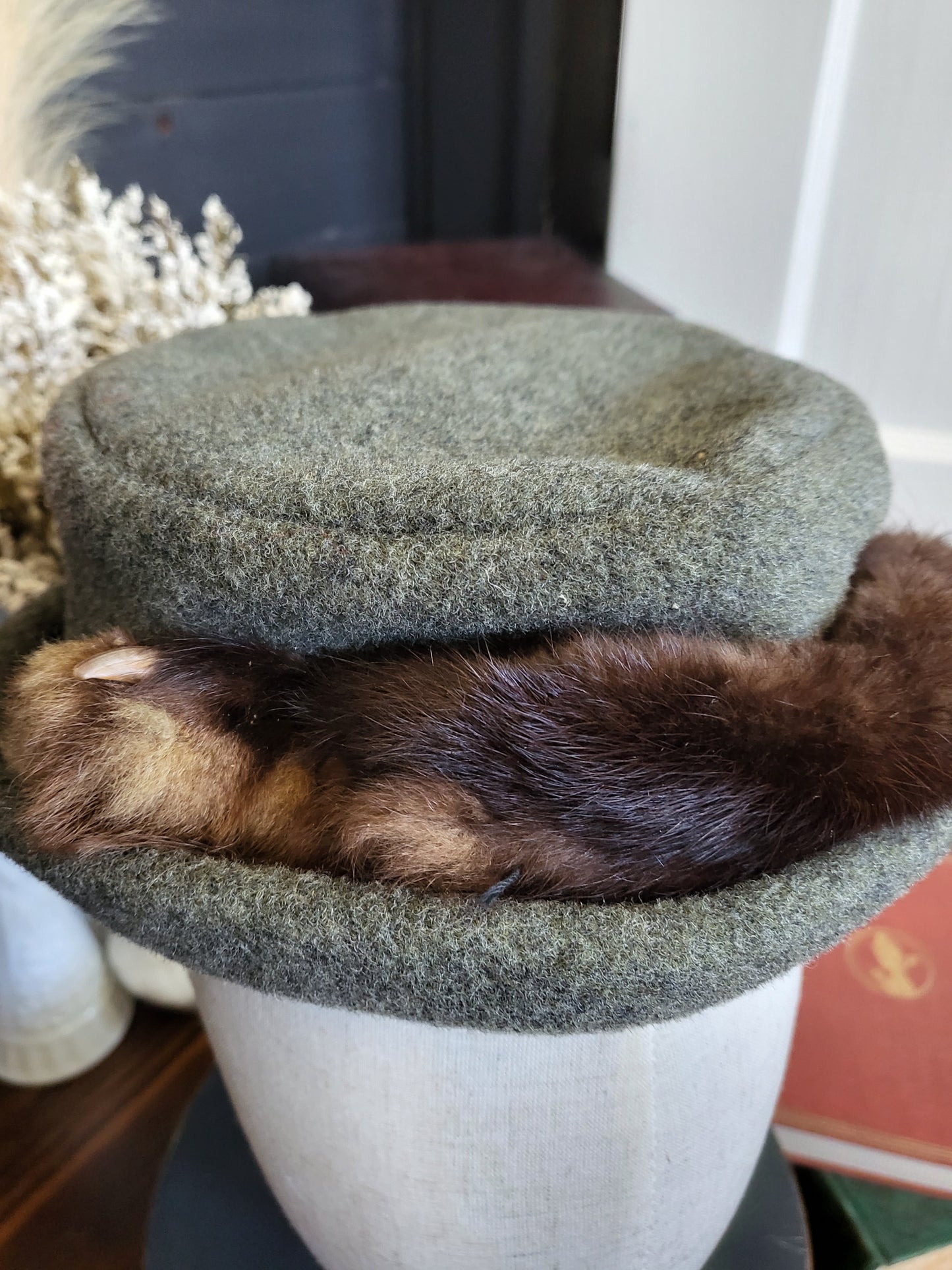 HAT39 - Vintage 1940's Wool Porkpie Hat with Mink Foot Adornment