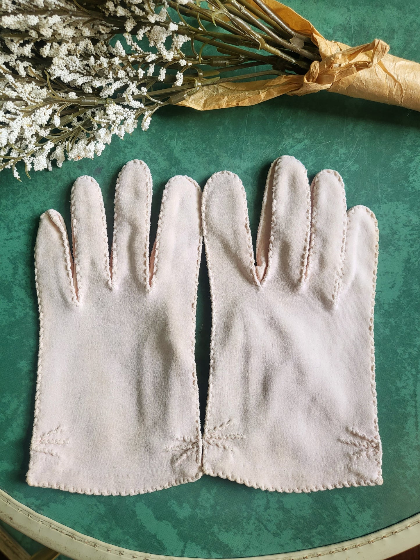 SOLD - Vintage 1950's-1960's Pale Peach Gloves