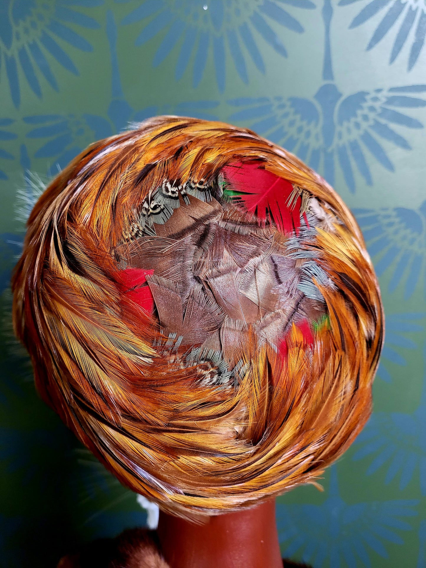 HAT81 - Vintage 1950's-1960's High Crown Feather Hat