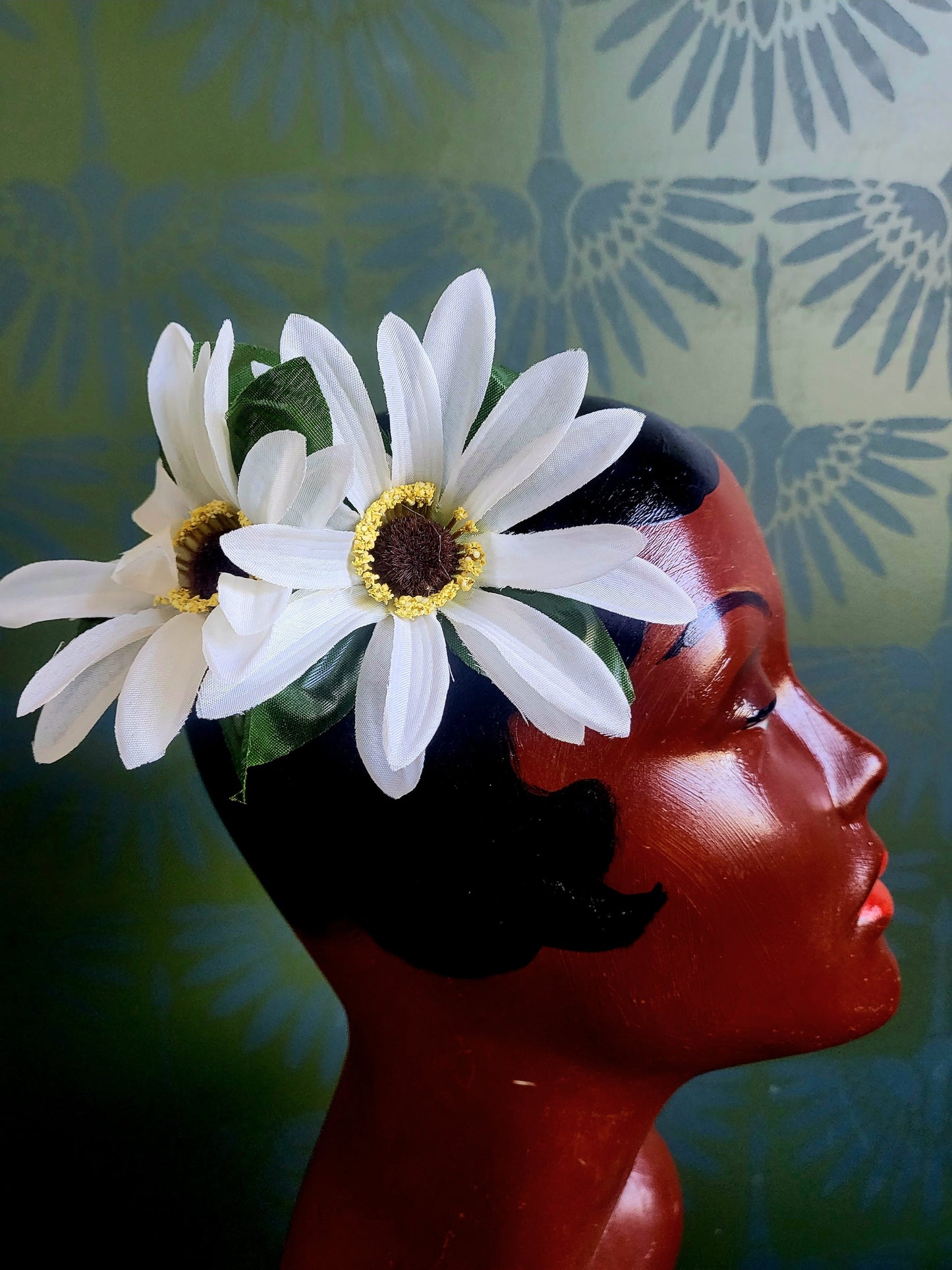 HAT70 - White Daisy Hair Clip