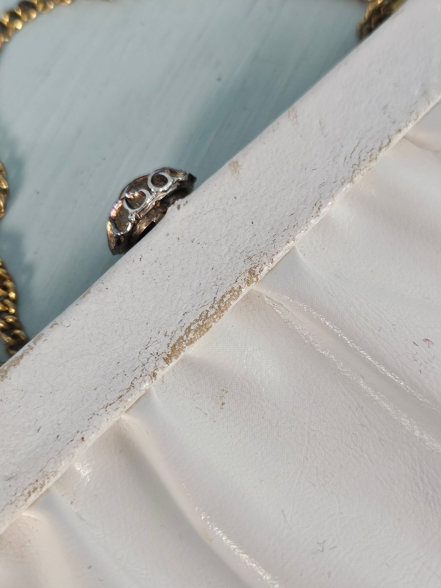 STYLE 2010 - Vintage 1960's White Leather Clutch with Hide-Away Handle