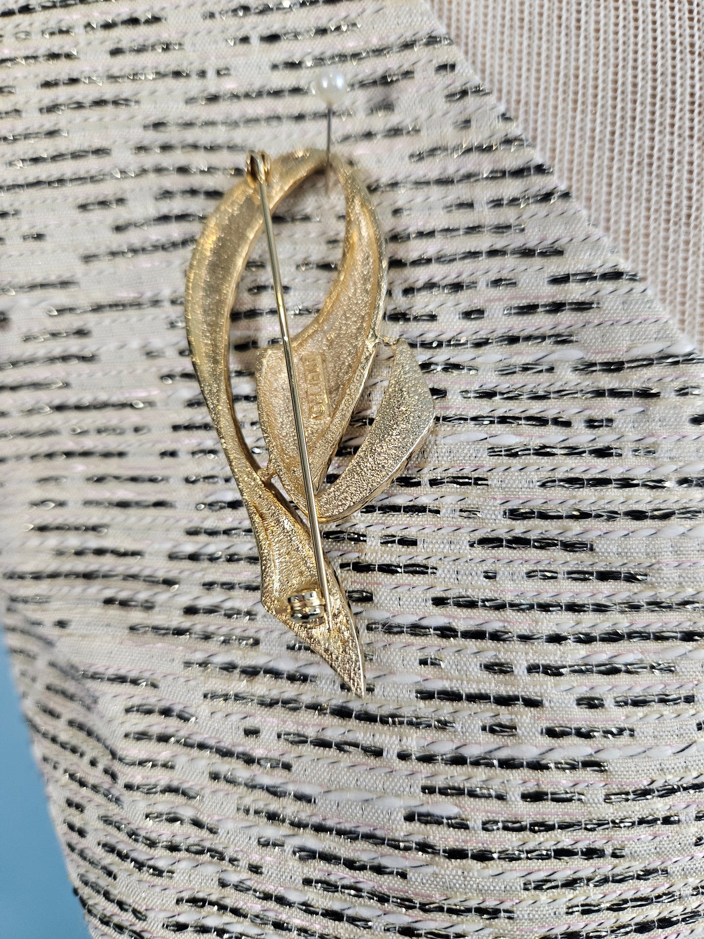Vintage 1950s-1960s Golden Ribbon Brooch