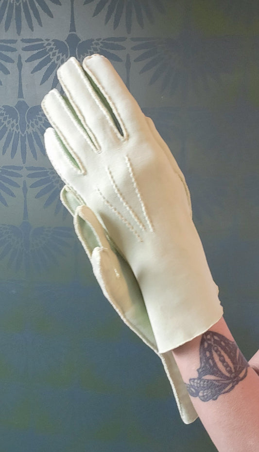 Vintage 1950's-1960's Pale Green Gloves