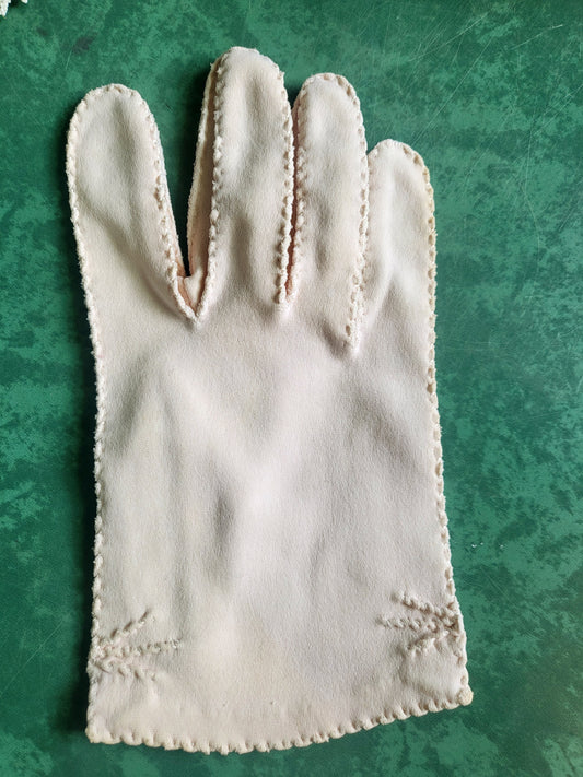 SOLD - Vintage 1950's-1960's Pale Peach Gloves