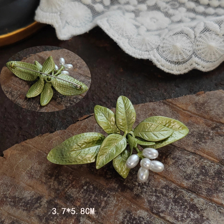 Vintage Style Lily Brooch