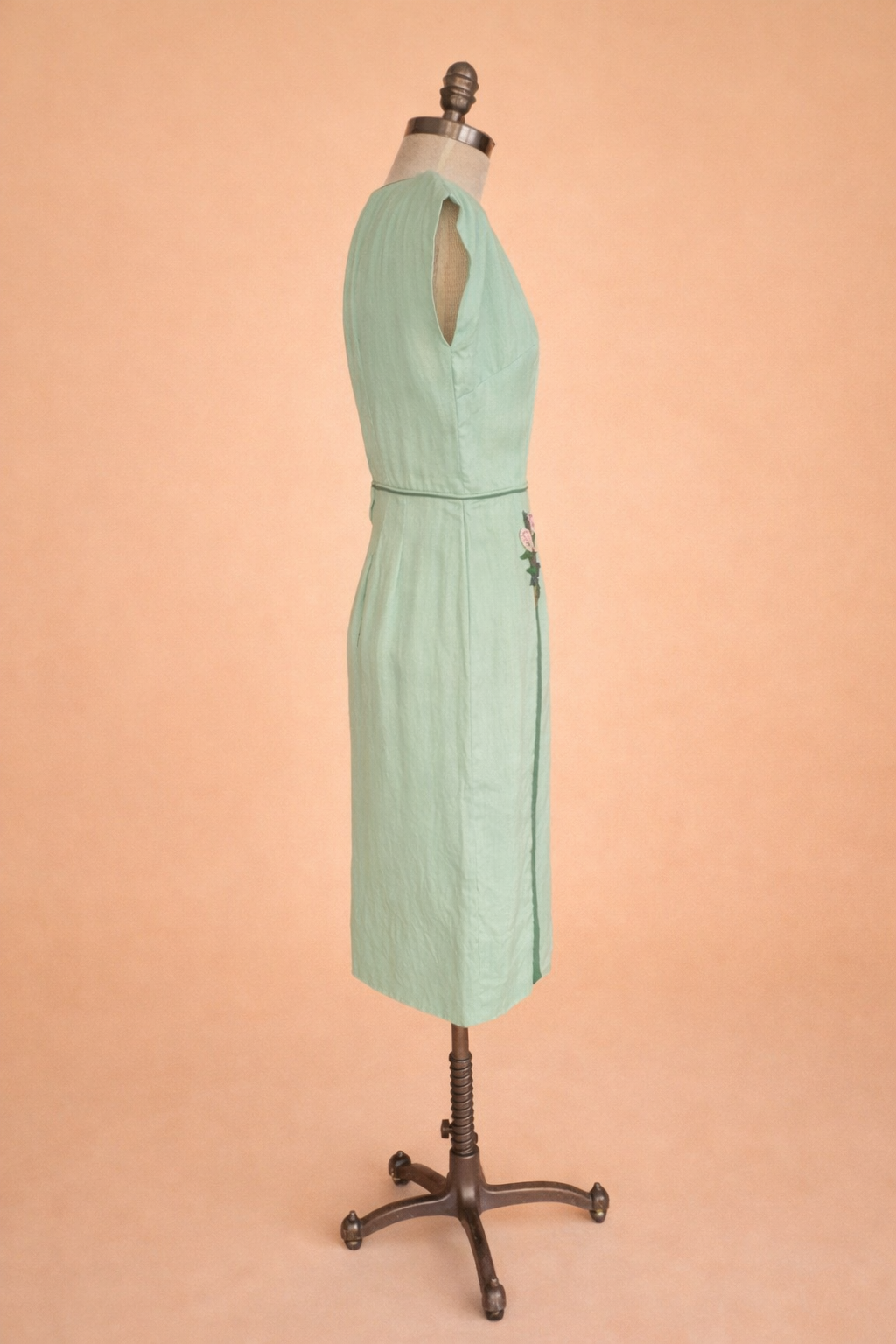 Vintage 1960s Mint Green Beaded Linen Pencil Dress
