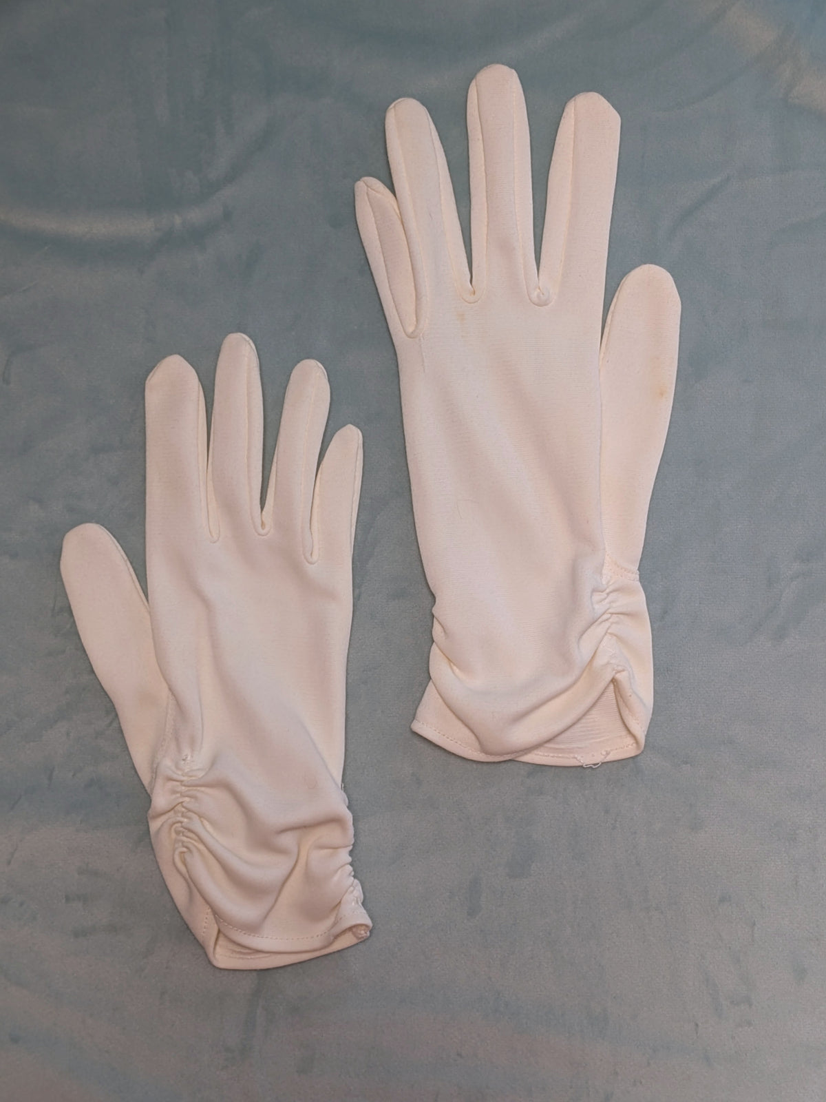 Vintage 1950s White Slouch Shorty Gloves
