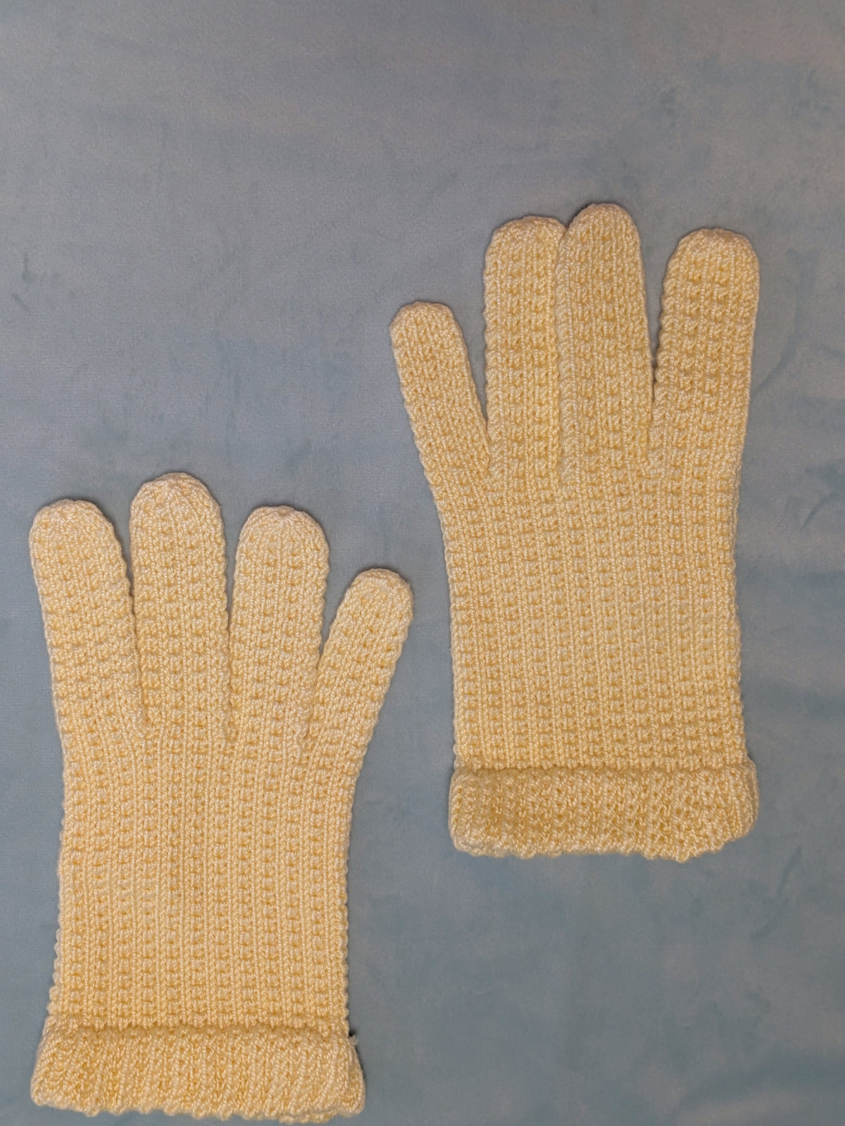 Vintage 1950s Yellow Knitted Gloves/Mittens
