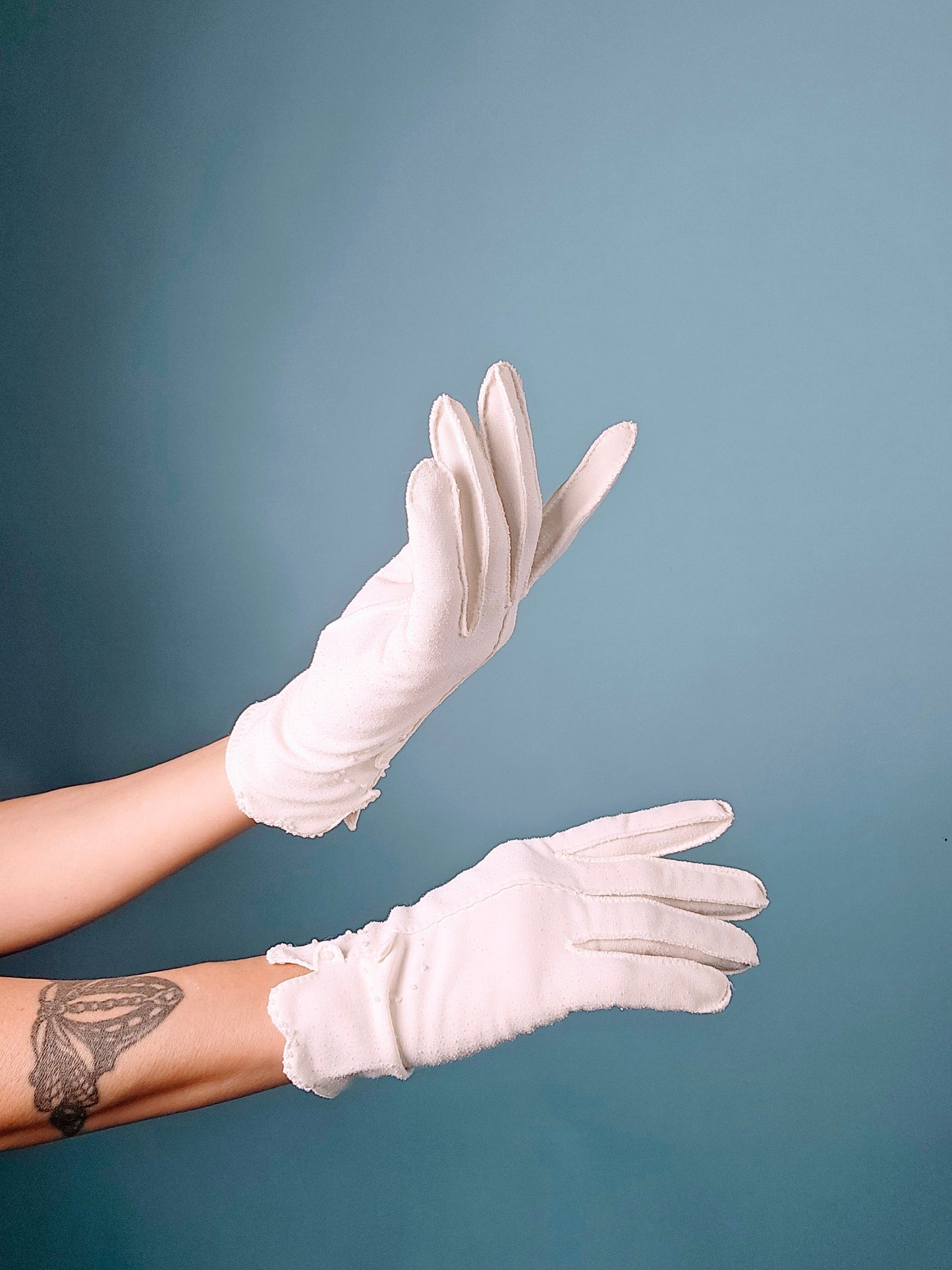 Vintage Mid-century Ivory Beaded Shorty Gloves