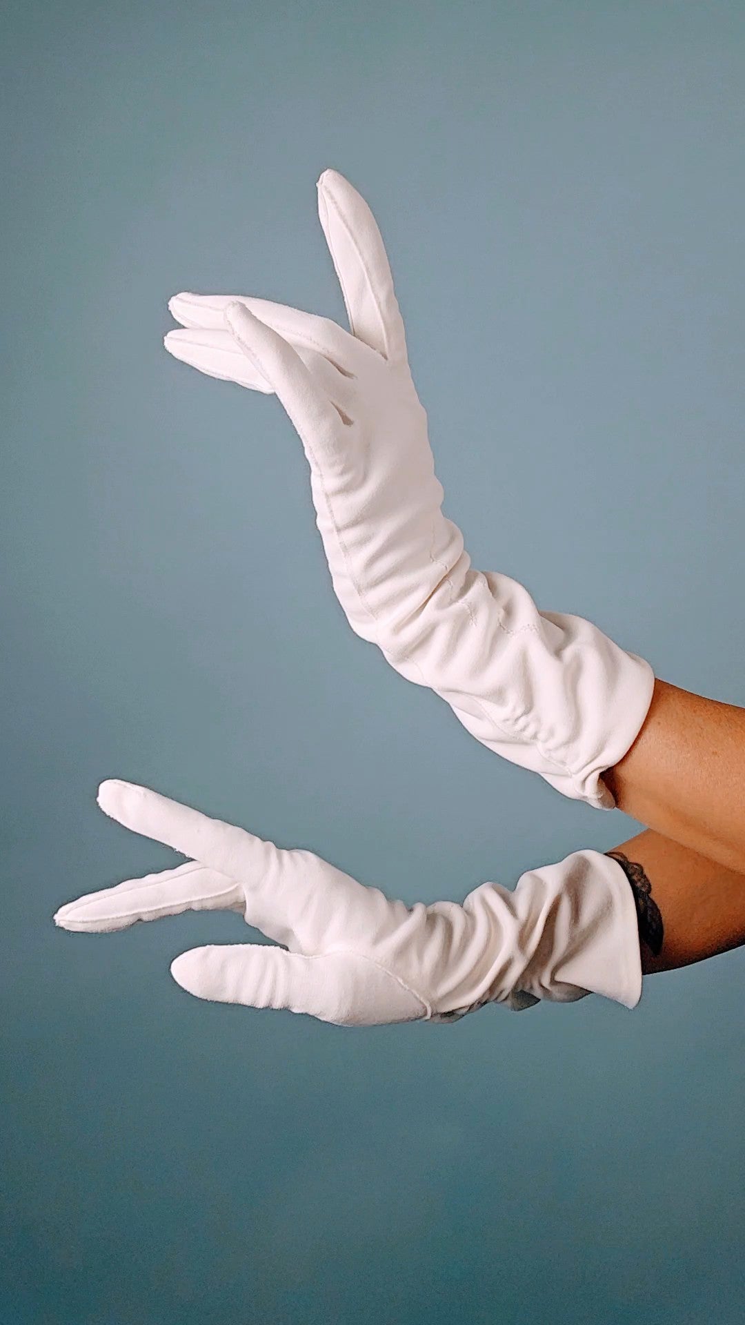 Vintage Mid-Century White Slouch Gloves