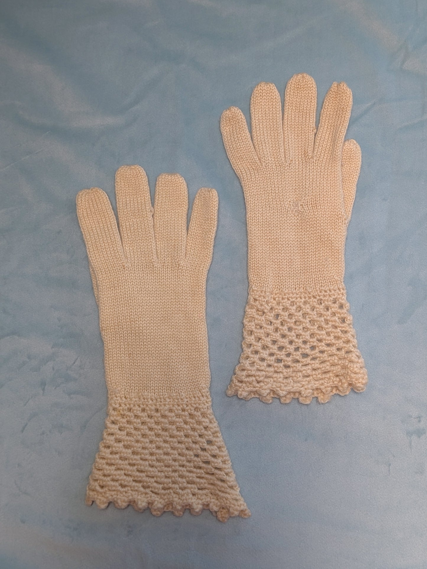 Vintage 1950s Beige Knitted Gloves- Open Weave Wrist Detail