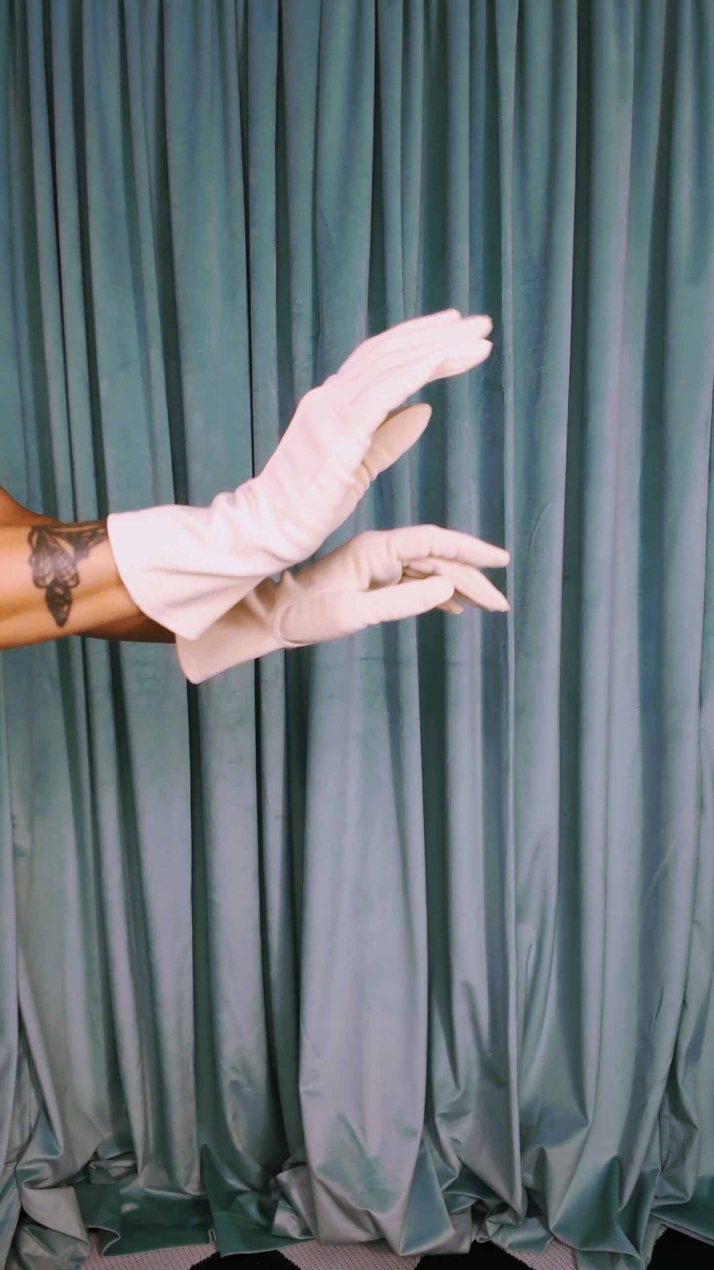 Vintage 1950s Beige Gloves