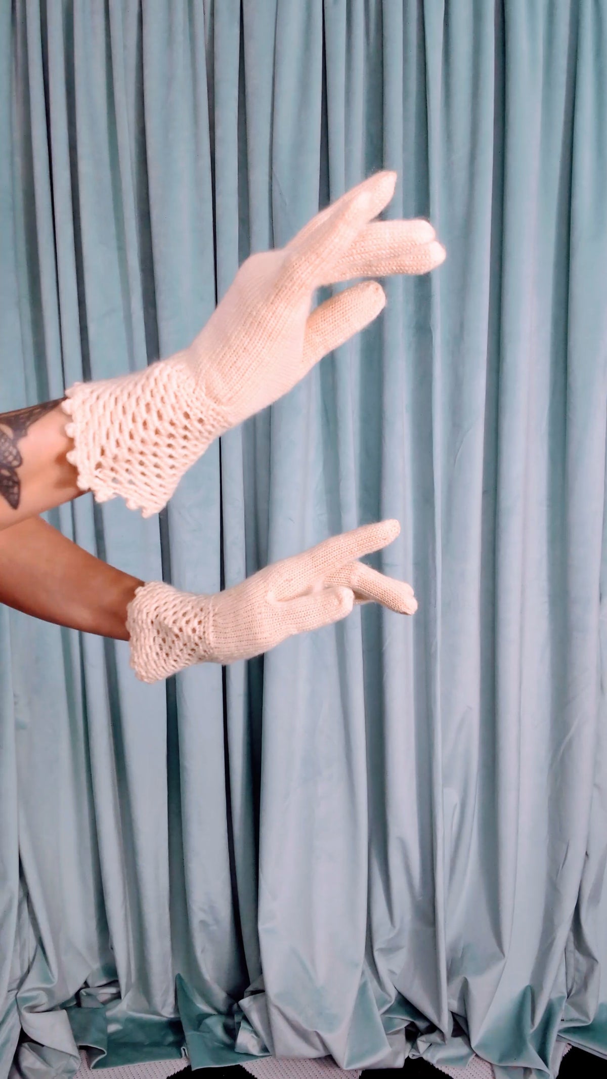 Vintage 1950s Beige Knitted Gloves- Open Weave Wrist Detail