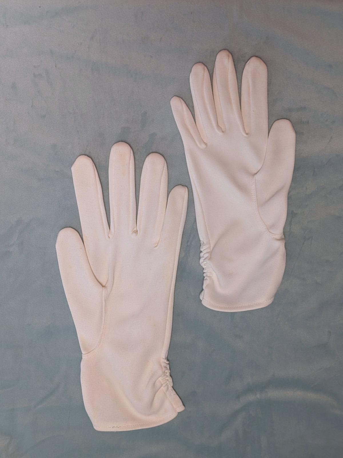 Vintage 1950s White Slouch Shorty Gloves