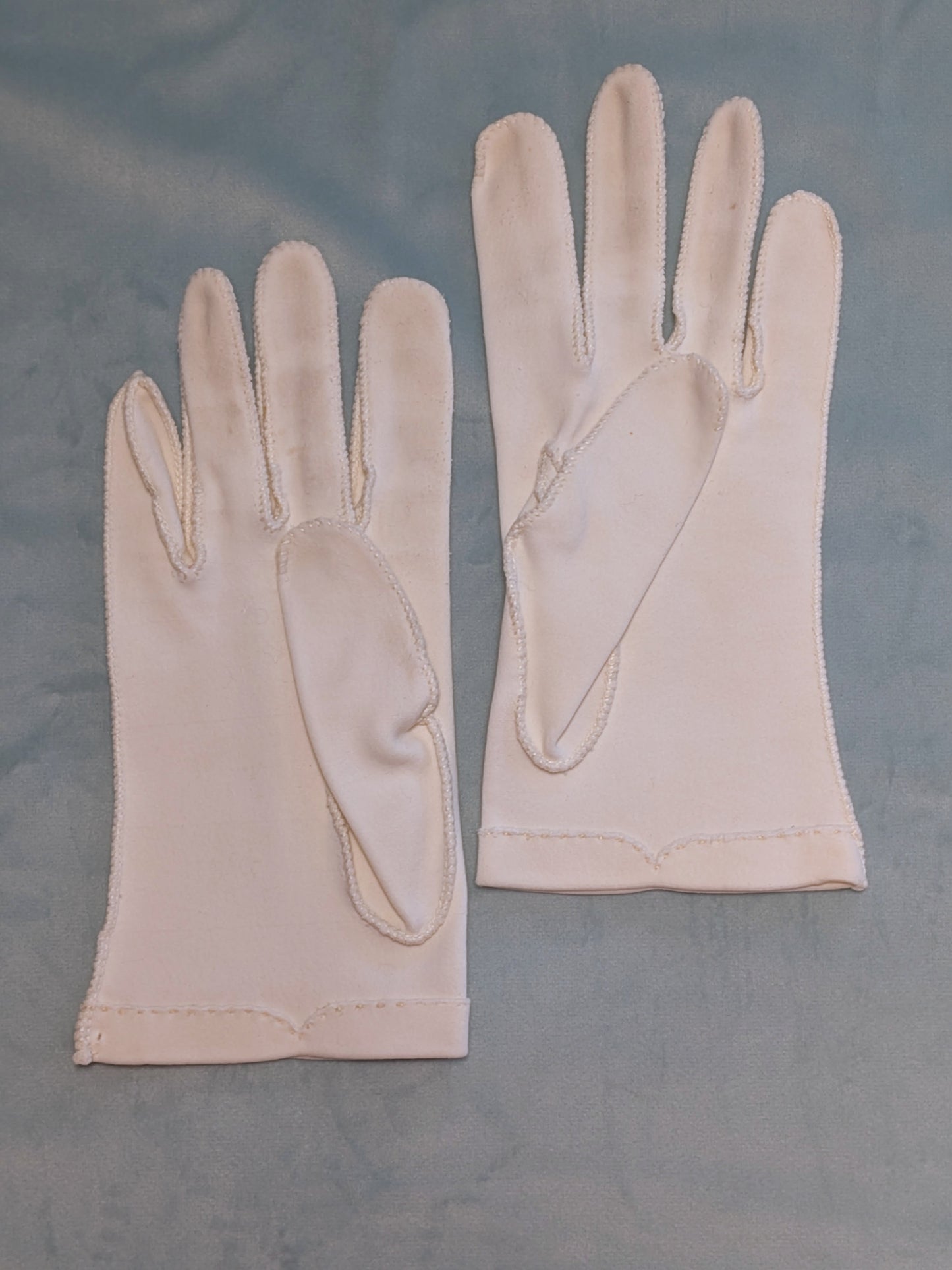Vintage 1950s Ivory Gloves -Wrist Detail