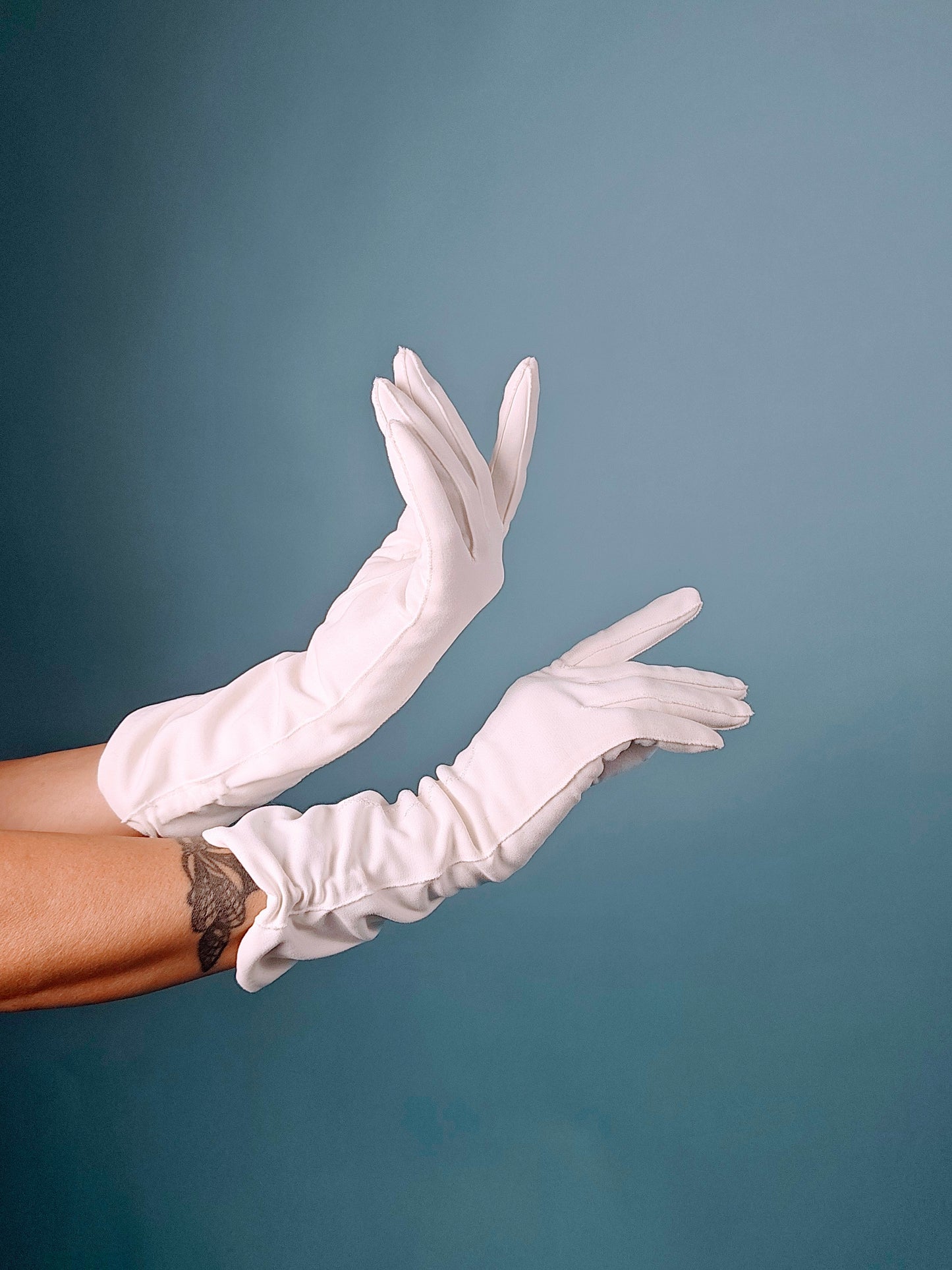 Vintage Mid-Century White Slouch Gloves