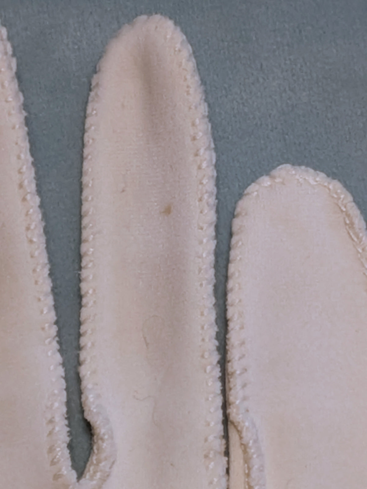 Vintage 1950s Ivory Gloves -Wrist Detail