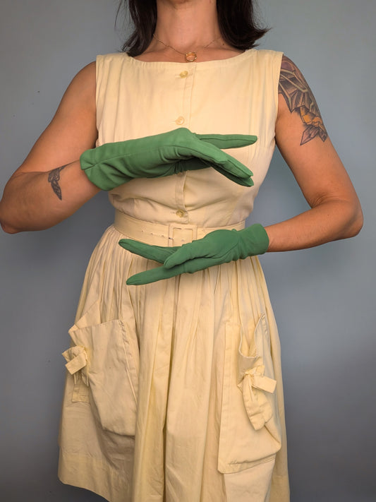 Vintage Mid-Century Kelly Green Gloves