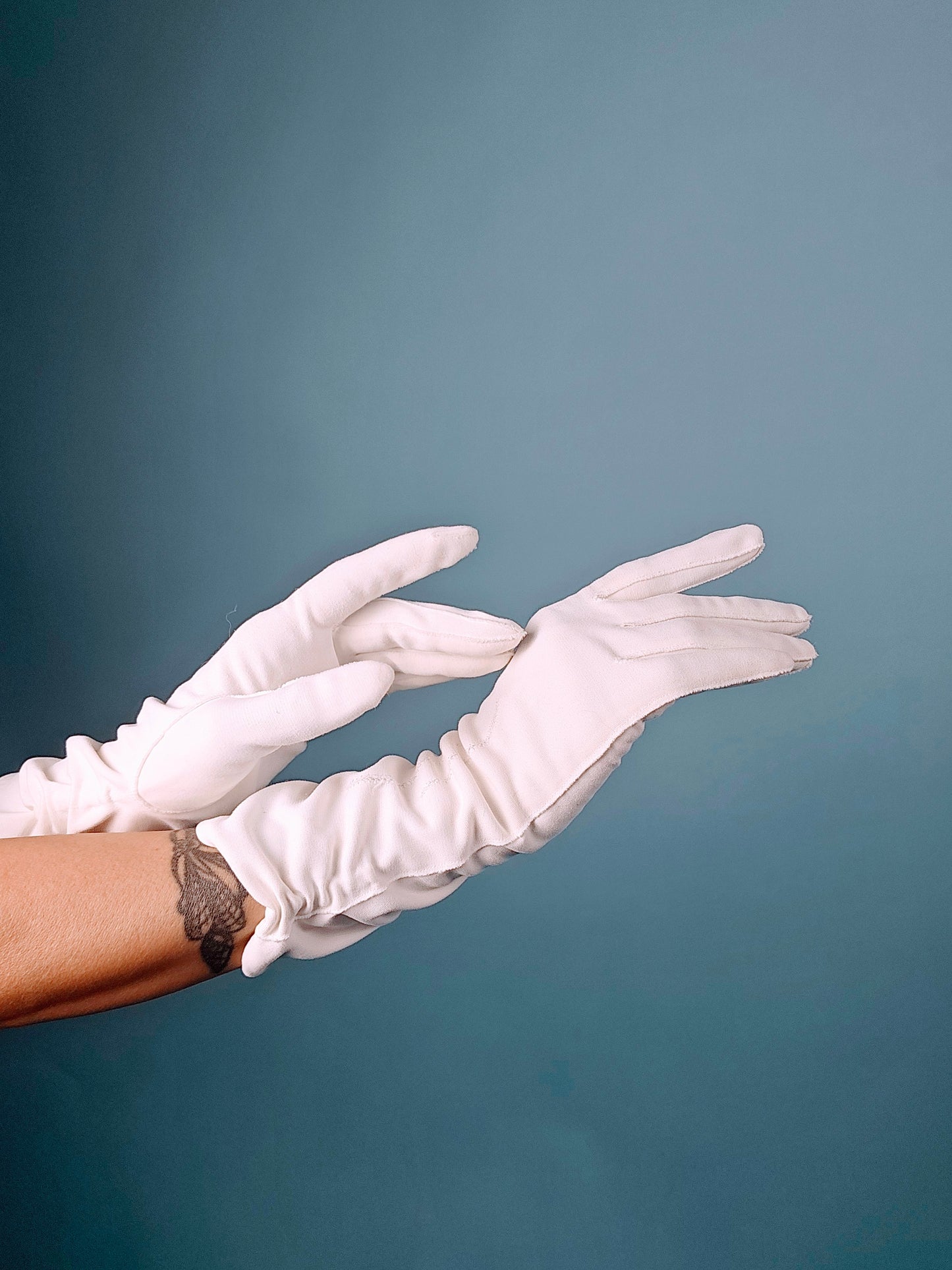 Vintage Mid-Century White Slouch Gloves