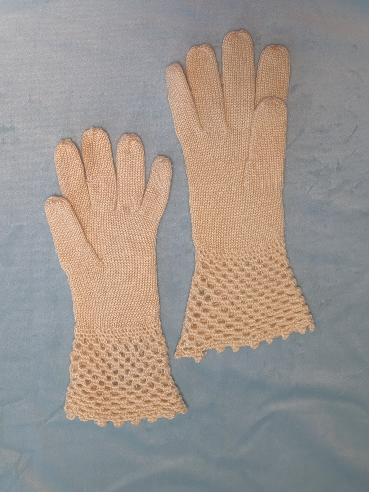 Vintage 1950s Beige Knitted Gloves- Open Weave Wrist Detail