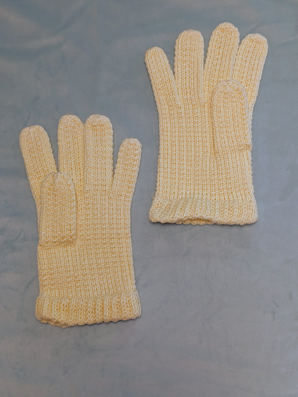 Vintage 1950s Yellow Knitted Gloves/Mittens