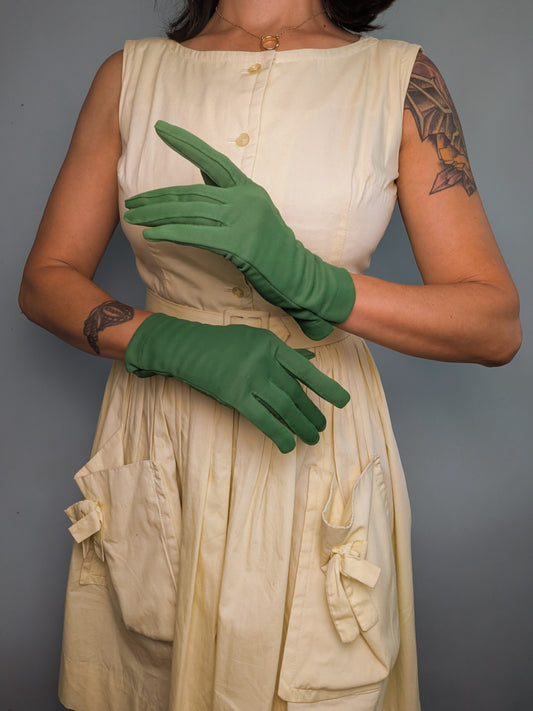 Vintage Mid-Century Kelly Green Gloves
